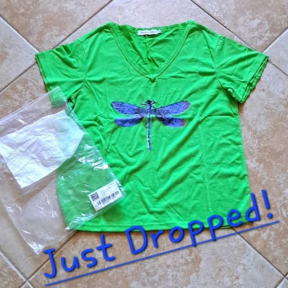🌴 NWT Green Tee Top With Blue Dragonfly - Picture 9 of 11
